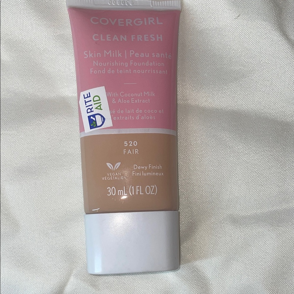 COVERGIRL Clean Fresh Skin Milk Foundation - 520 Fair